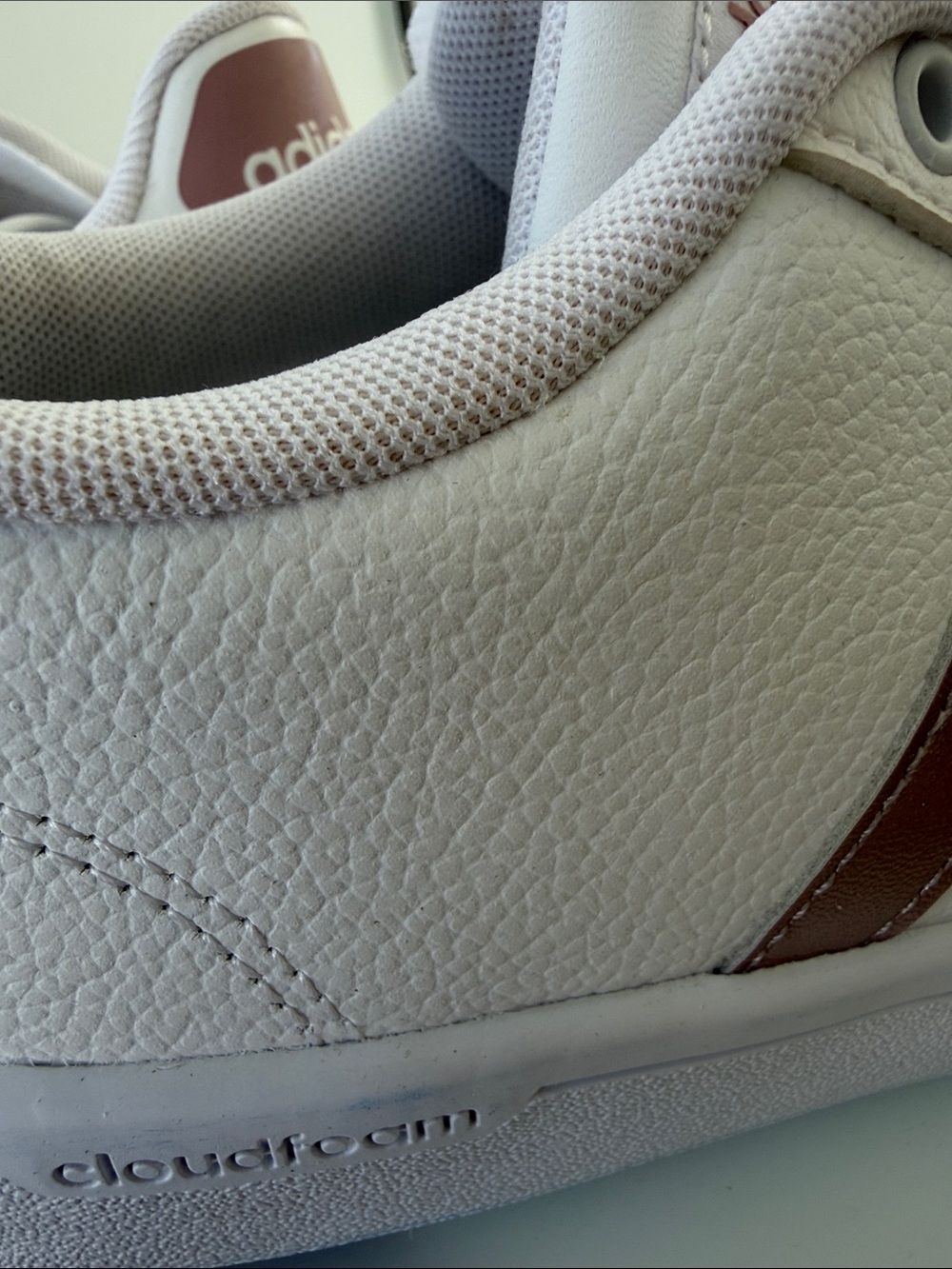 NEW Ladies size 7 cloud foam ortholite float white & gold stripe leather sneaker - Picture 5 of 7